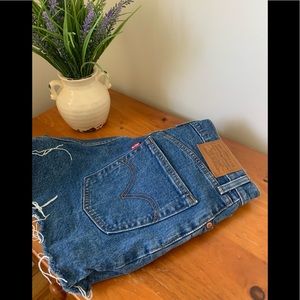 Levi’s Ribcage Shorts